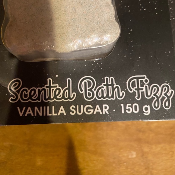 New in package bundle of 4 Llama Bath Fizz Bombs - Picture 2 of 5